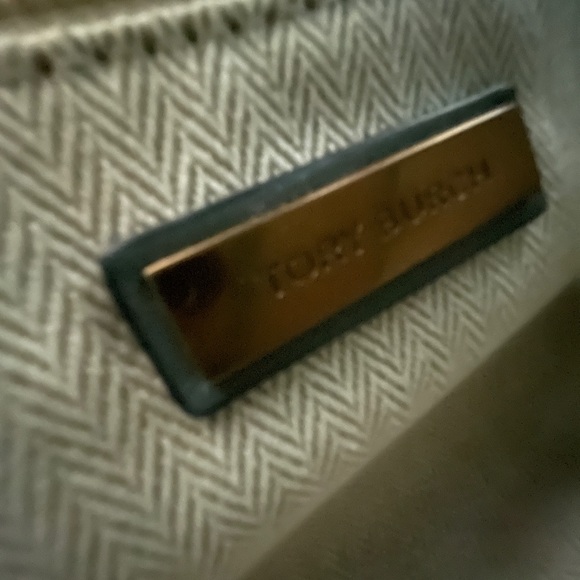 Tory Burch
Small Kira Chevron Convertible Leather Shoulder Bag - Picture 15 of 16